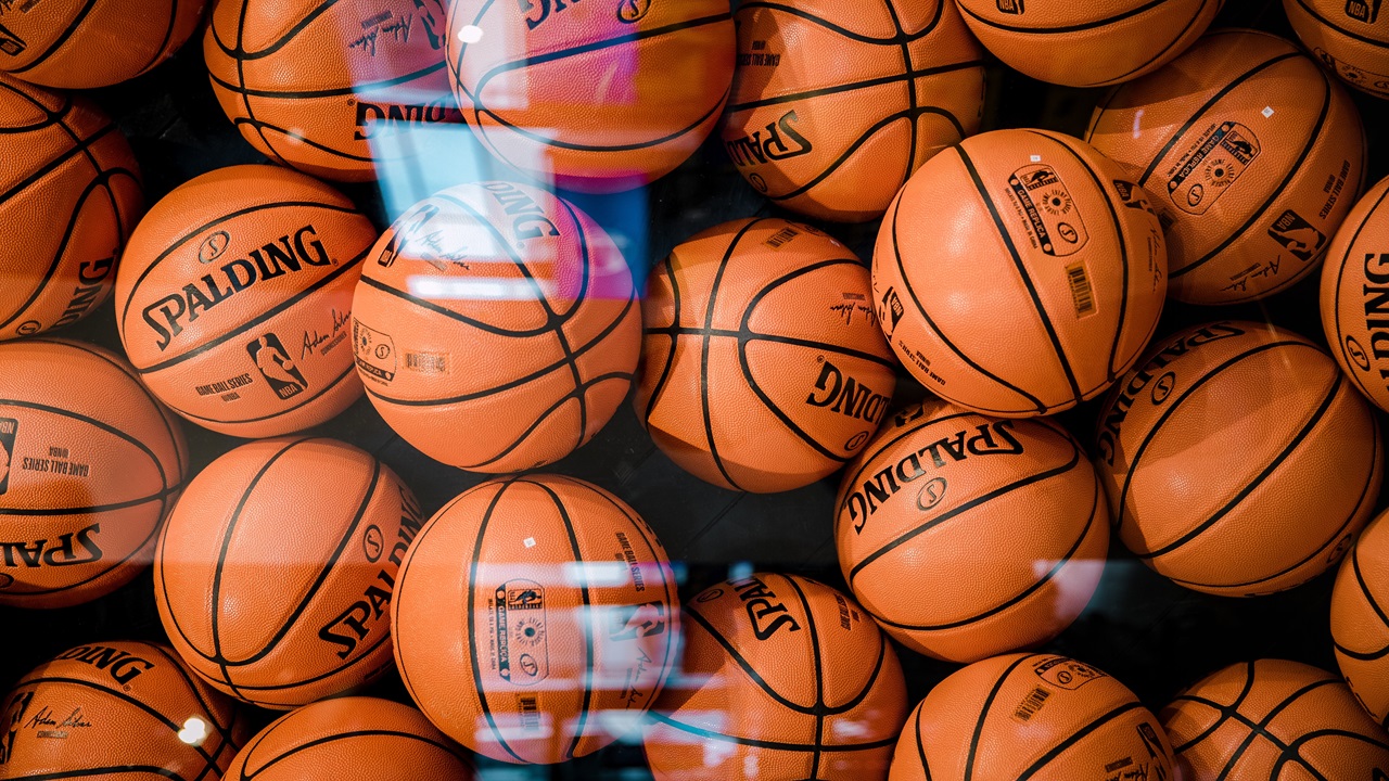 バスケットボール、NBAを取り巻く「サラリーキャップ」を解説